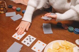 Read more about the article Dealing with Confidence: Unlocking the Secrets to Proper Card Distribution in the Game of Poker