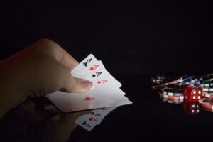 Read more about the article Live Poker: The Role of the Dealer and Understanding Their Signals