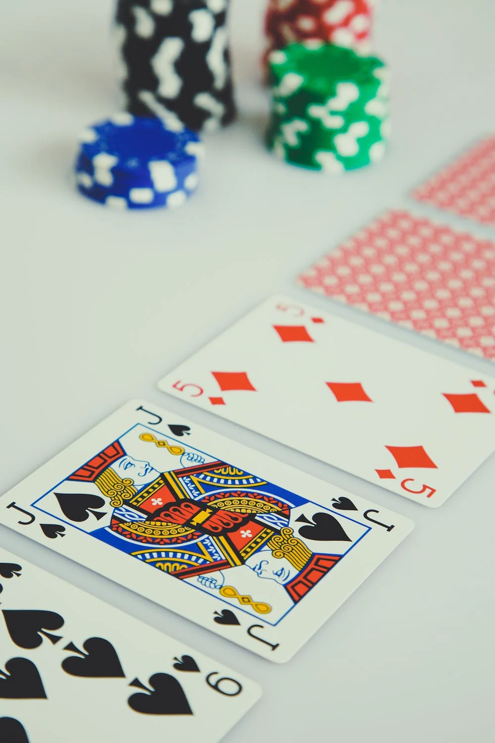 Read more about the article Live Poker: How to Read Tells and Body Language