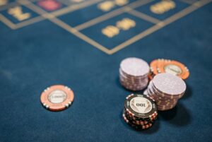 Read more about the article The Art of the Poker Bluff: Expert Tactics to Outsmart Your Opponents