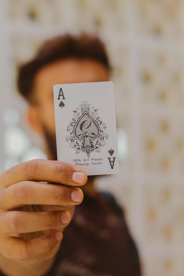 Read more about the article Unleashing the Power of Poker Psychology: Reading Opponents, Bluffing, and Playing with a Winning Mindset
